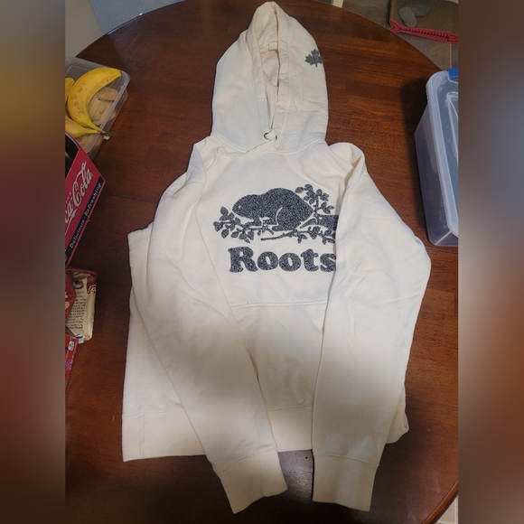 Brand New Roots Sweater! *Large - Picture 3 of 6